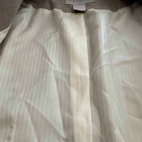 H&M Light Brown Three Pocket One Button Blazer Size 8 - Picture 7 of 7